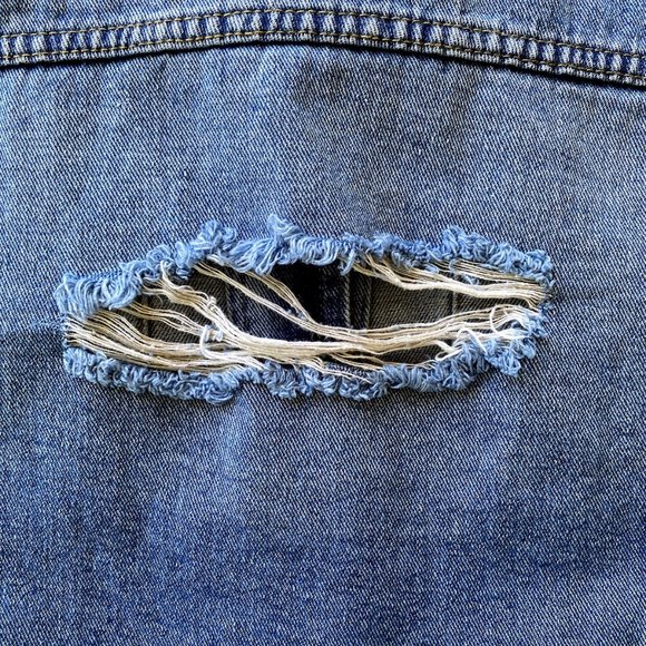 Destroyed Boyfriend Frayed Raw Hem Trucker Jean Jacket - Picture 16 of 17